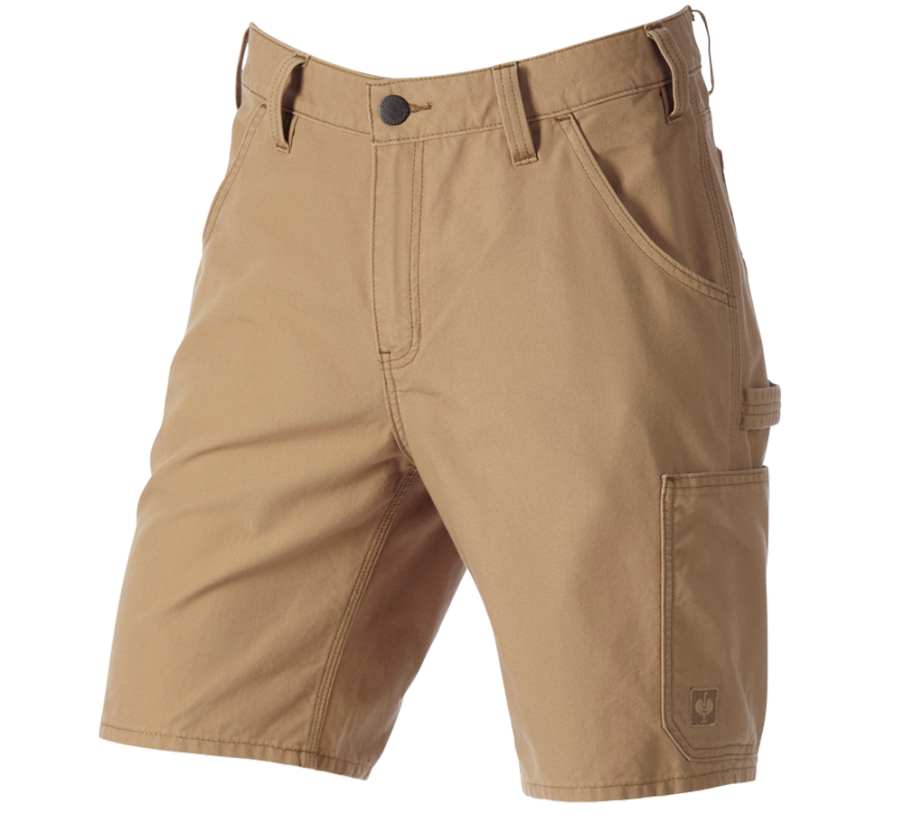 Kläder: Shorts e.s.iconic + mandelbrun