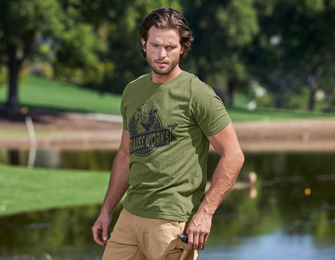 Kläder: T-Shirt e.s.iconic works + berggrön