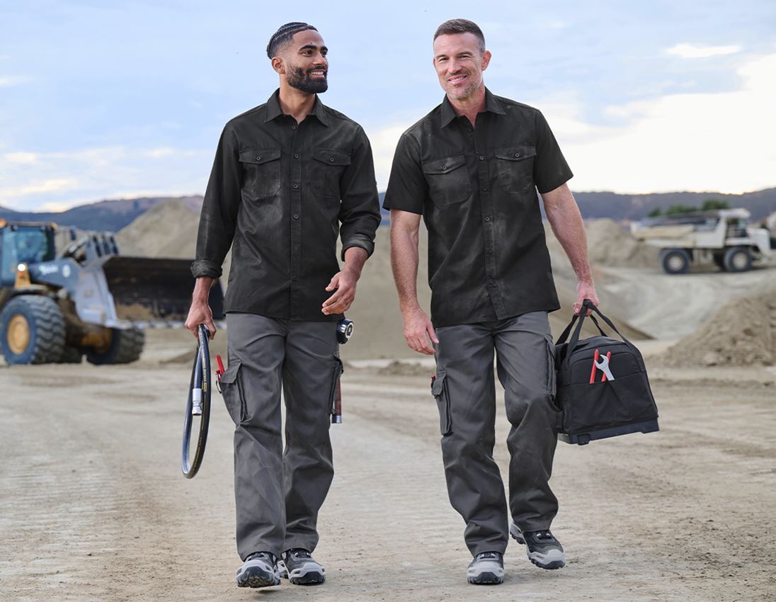 Plumbers / Installers: Cargo trousers + anthracite 3