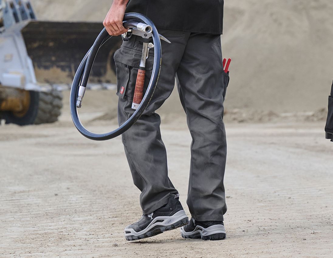 Plumbers / Installers: Cargo trousers + anthracite 2