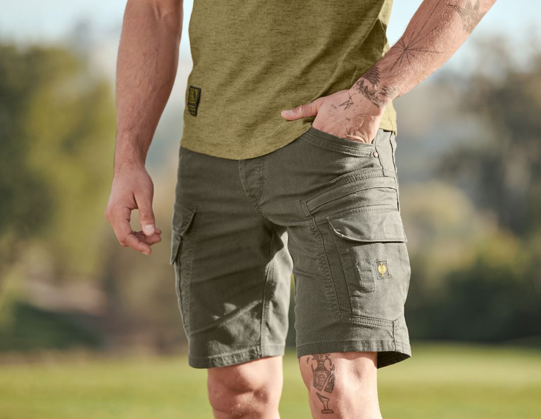 Work Trousers: Cargo shorts e.s.vintage + disguisegreen