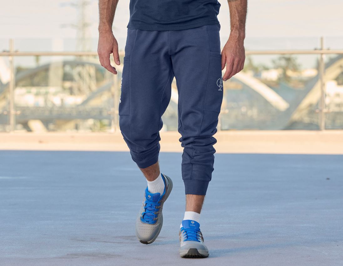 Kläder: Sweat pants light e.s.trail + djupblå/vit