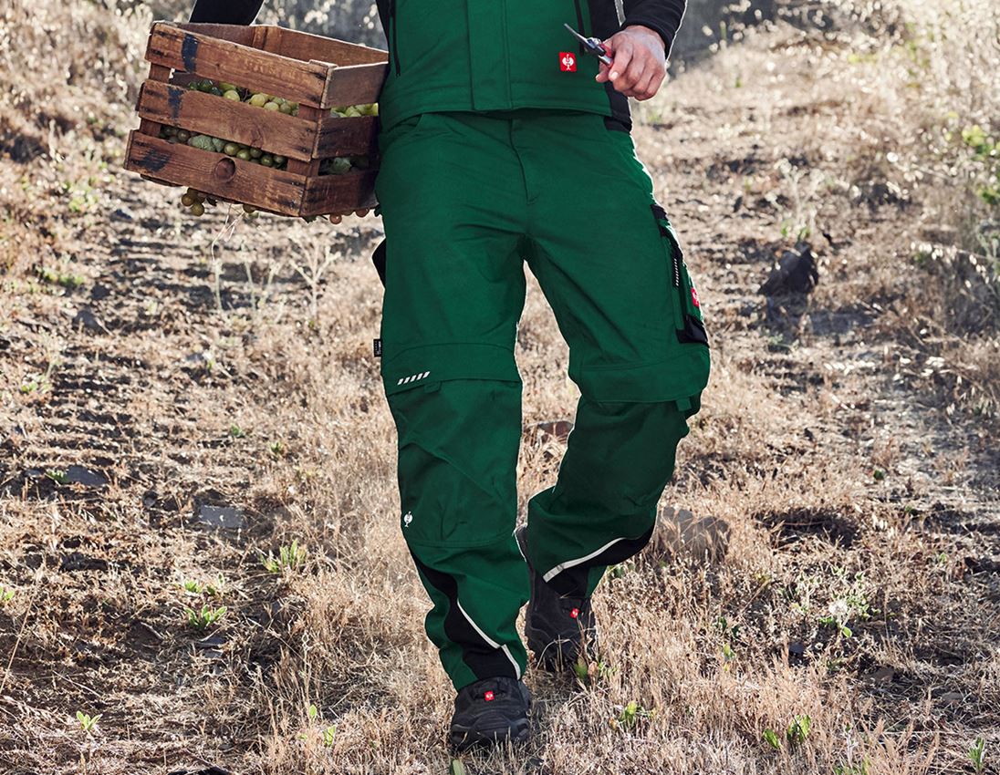Kläder: SET: Midjebyxa e.s.motion + shorts + badlakan + grön/svart 1