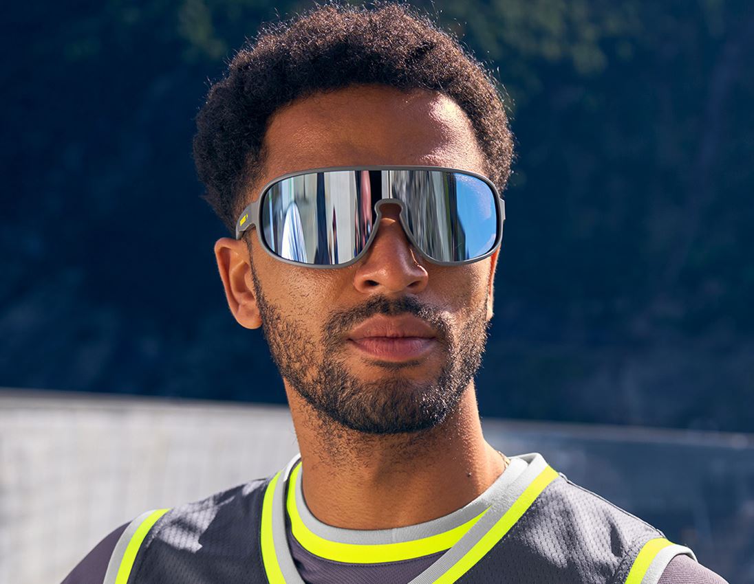 Clothing: Race sunglasses e.s.ambition + anthracite