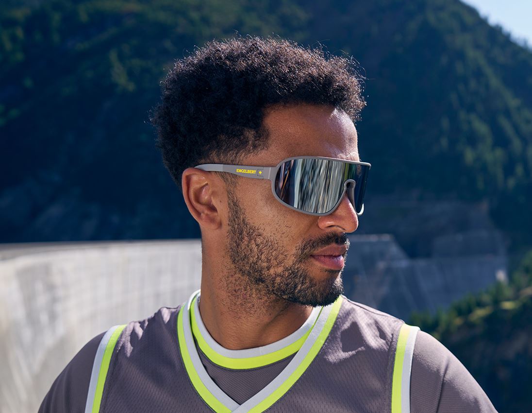 Clothing: Race sunglasses e.s.ambition + anthracite 1