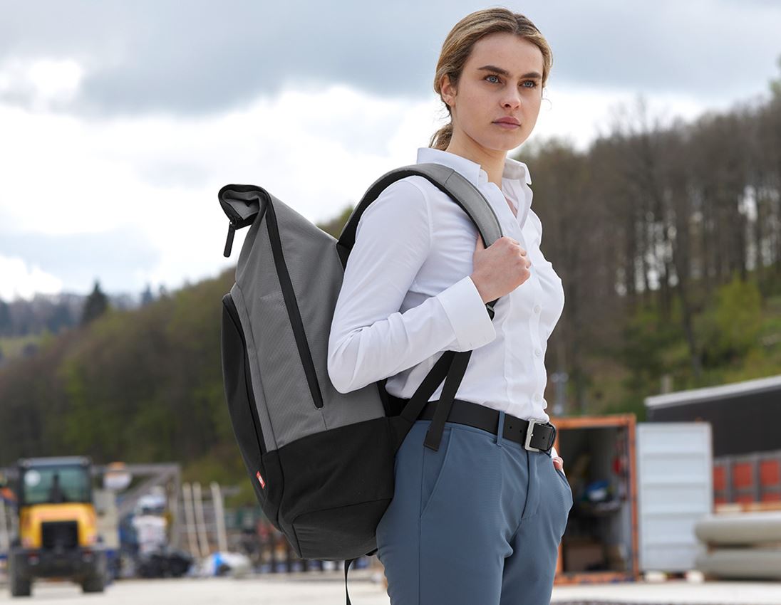 Accessoarer: Rolltop-ryggsäck e.s.work&travel + basaltgrå/svart