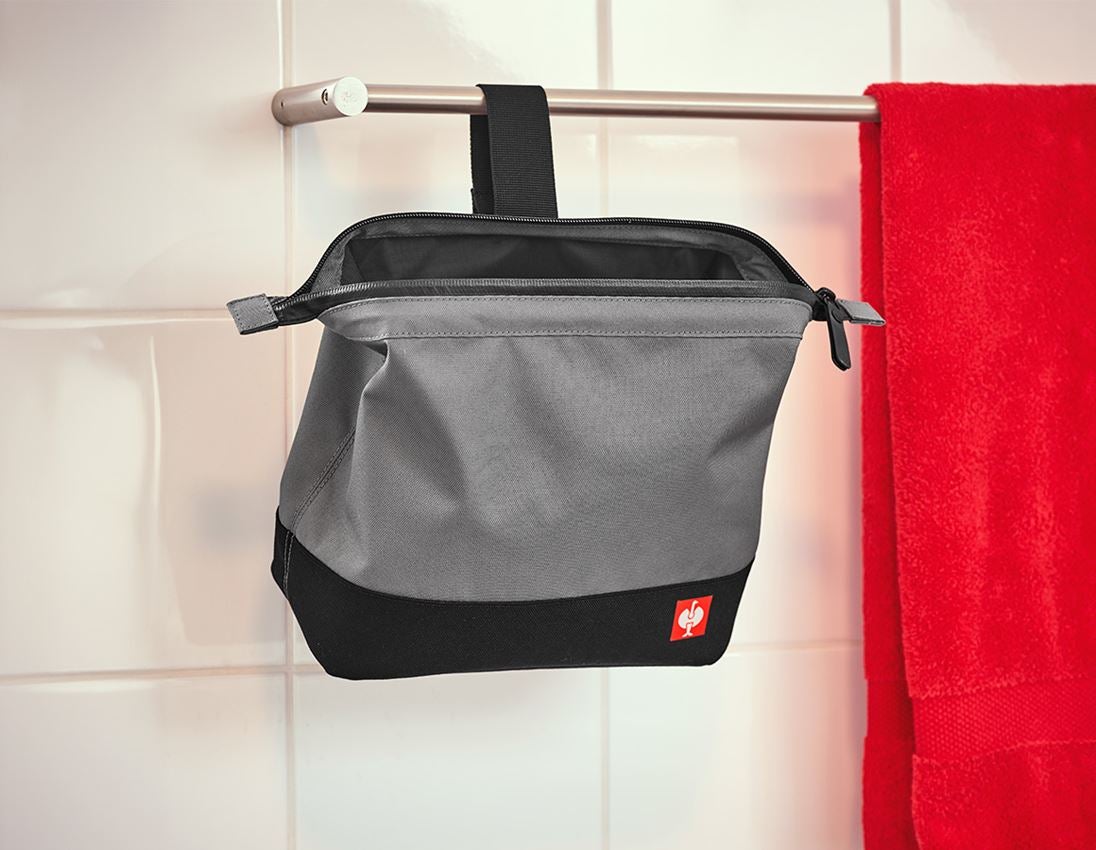 Topics: Washbag e.s.work&travel + basaltgrey/black