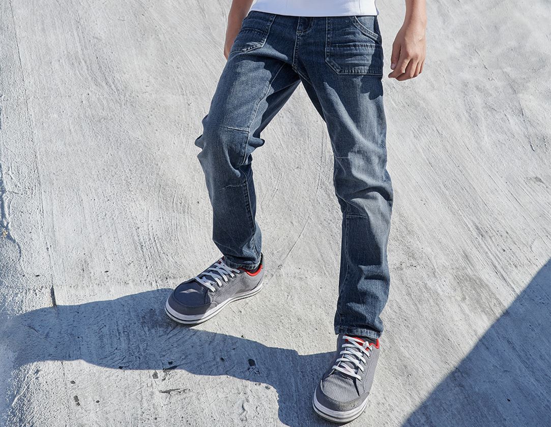 Trousers: e.s. Jeans POWERdenim, children’s + stonewashed